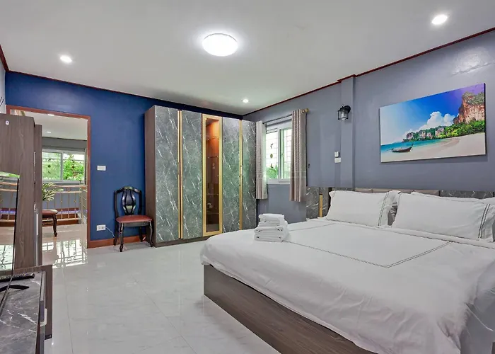 Large Spacious 3br House At Bts On Nut 度假居 曼谷