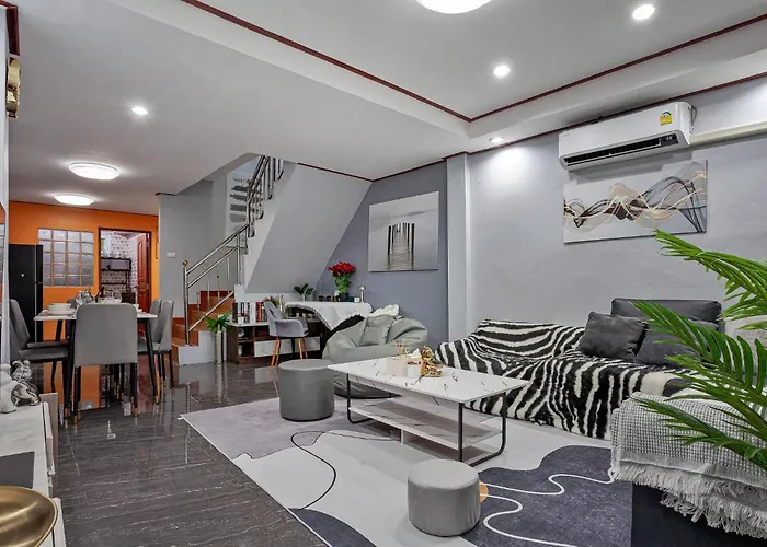 Large Spacious 3br House At Bts On Nut * 曼谷