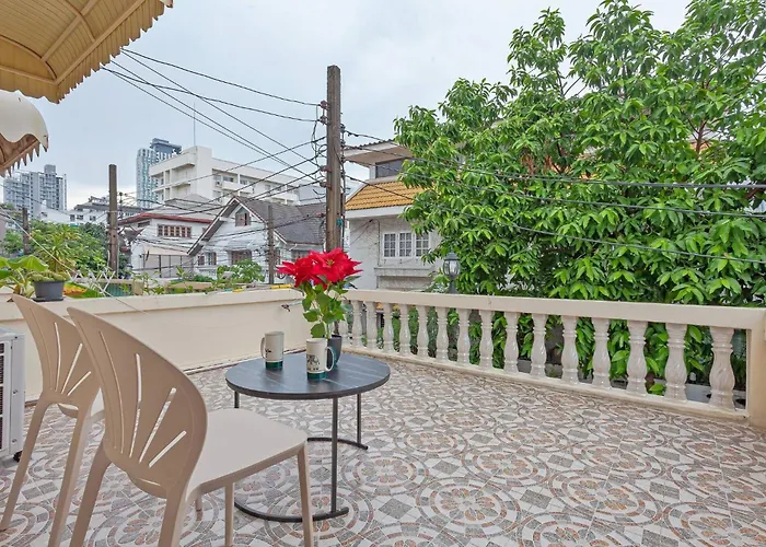 Large Spacious 3br House At Bts On Nut