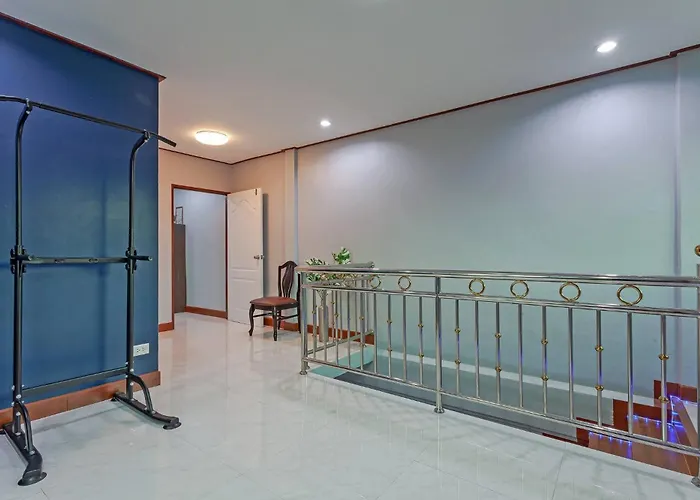 Large Spacious 3br House At Bts On Nut 曼谷