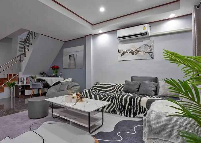 Large Spacious 3br House At Bts On Nut * 曼谷