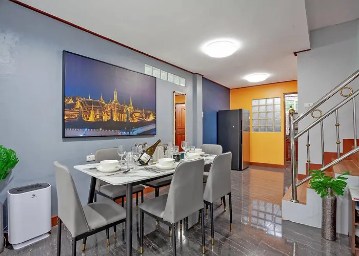 Large Spacious 3br House At Bts On Nut 曼谷