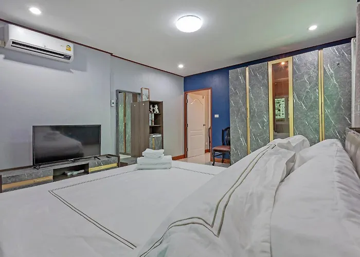 Large Spacious 3br House At Bts On Nut 曼谷