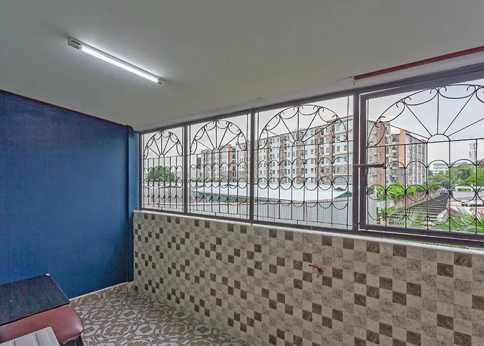 Large Spacious 3br House At Bts On Nut