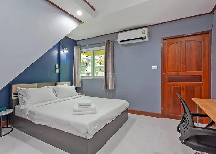 Large Spacious 3br House At Bts On Nut 度假居 *