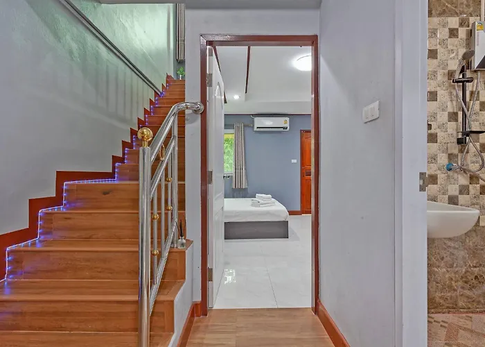 Large Spacious 3br House At Bts On Nut 度假居 *