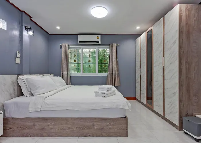 Large Spacious 3br House At Bts On Nut 度假居