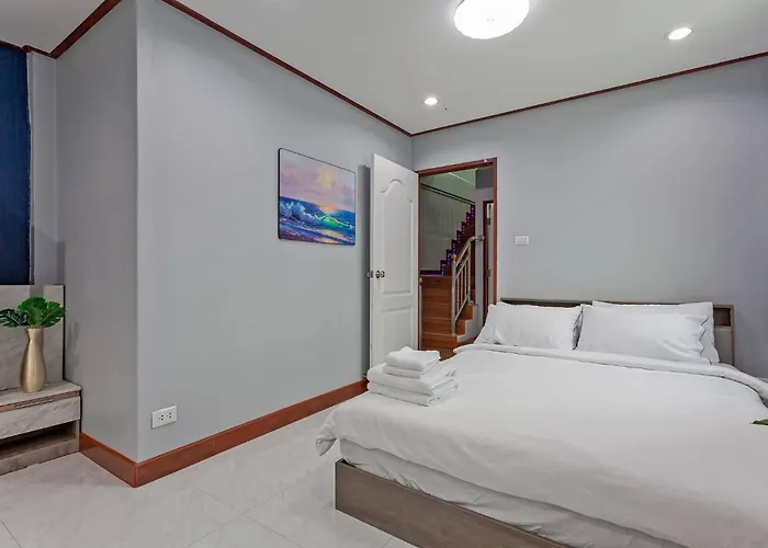 Large Spacious 3br House At Bts On Nut *