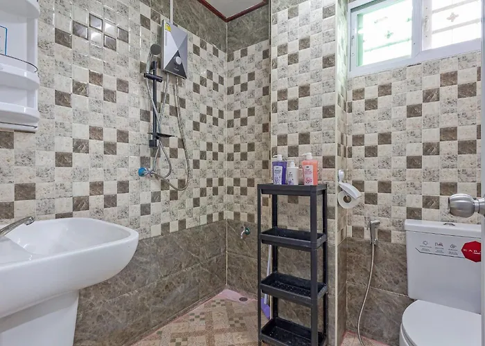 Large Spacious 3br House At Bts On Nut