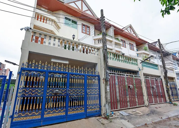 Large Spacious 3br House At Bts On Nut 度假居 曼谷