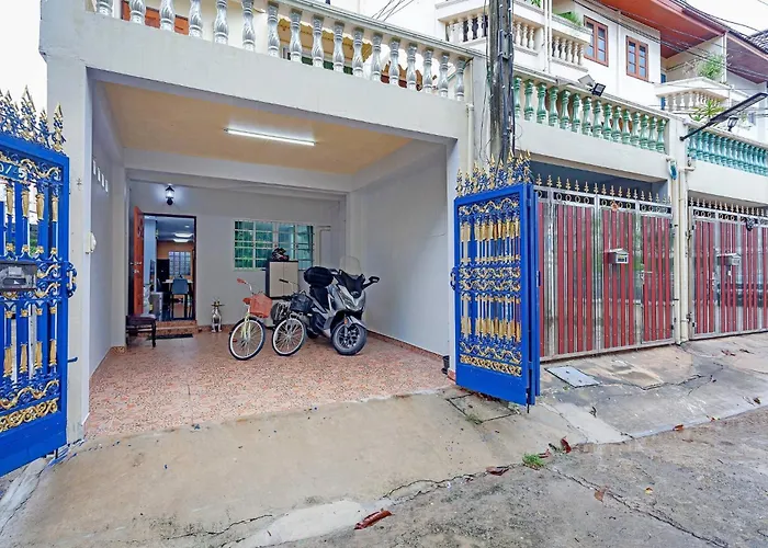 Large Spacious 3br House At Bts On Nut 度假居